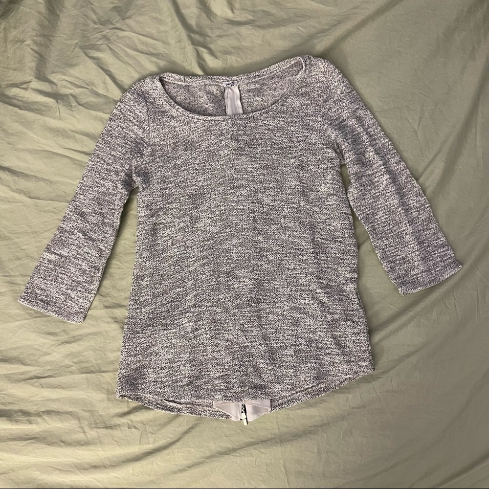 ⭐️ REDUCED SHIPPING! ⭐️ Textured Gray Zip-Back 3/4 Sleeve Top
